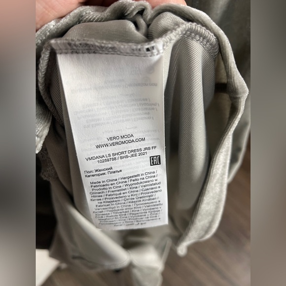 Vero Moda LONG SLEEVE GRAY VELVET DRESS Size Medium (8-10) NWT - Picture 7 of 10